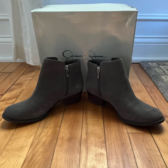 Jessica Simpson sued booties, size 8 - Picture 11 of 11